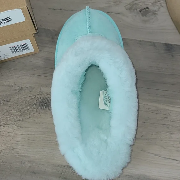 UGG Slippers - Picture 4 of 5